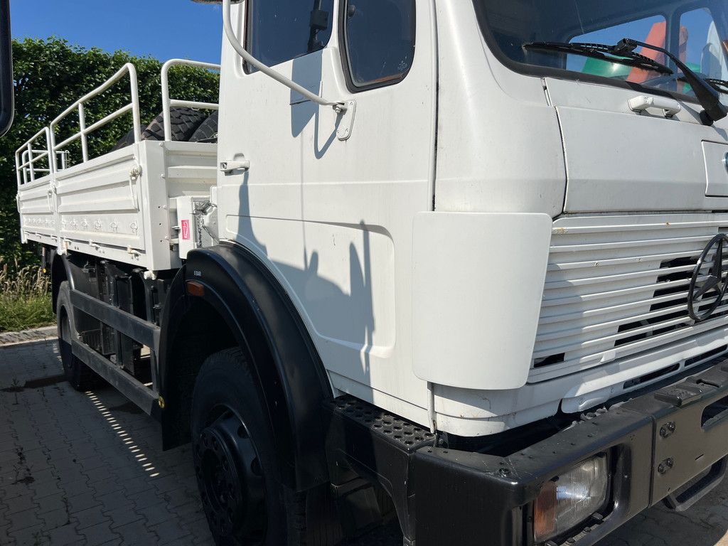 Mercedes-Benz 1017 4X4 ex army reconditioned white with crane