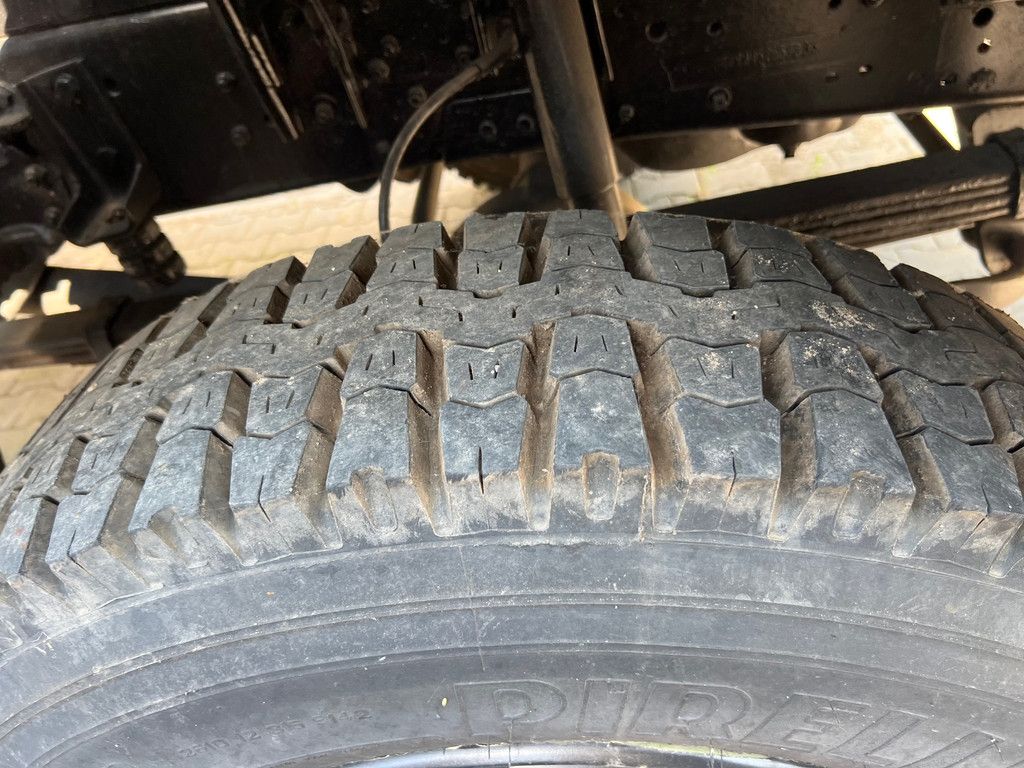 Mercedes-Benz 1017 4X4 ex army reconditioned white with crane