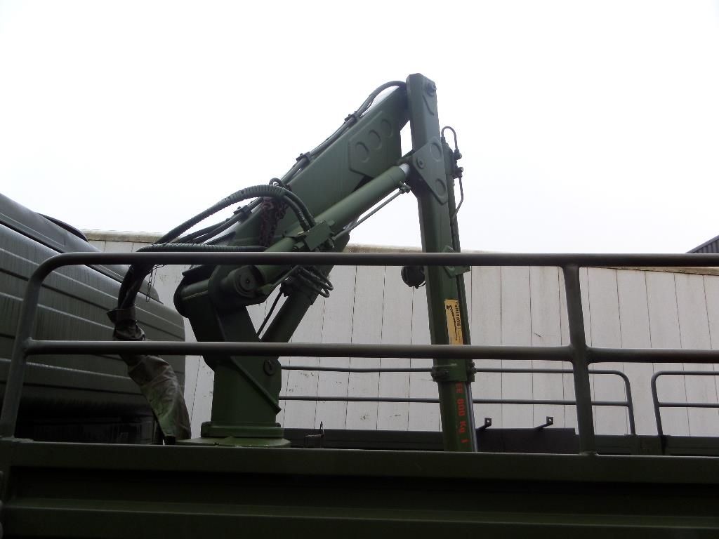 Mercedes-Benz 1017 4X4 ex army reconditioned white with crane