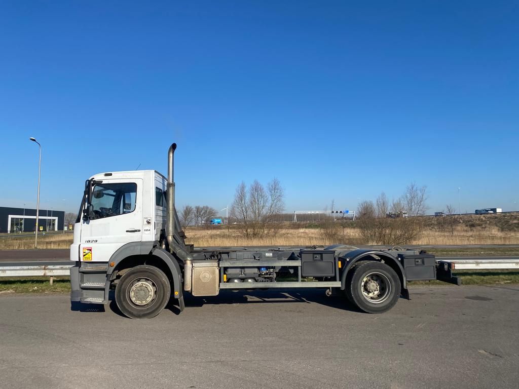MercedesBenz AXOR 1829 4x2 chassis cab