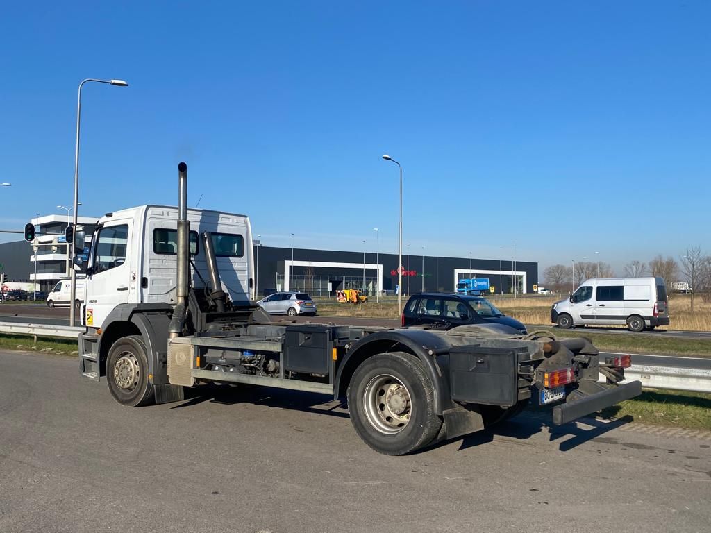 MercedesBenz AXOR 1829 4x2 chassis cab
