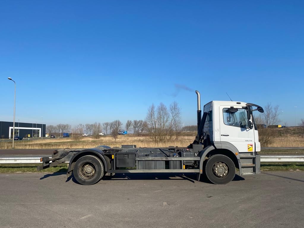 MercedesBenz AXOR 1829 4x2 chassis cab