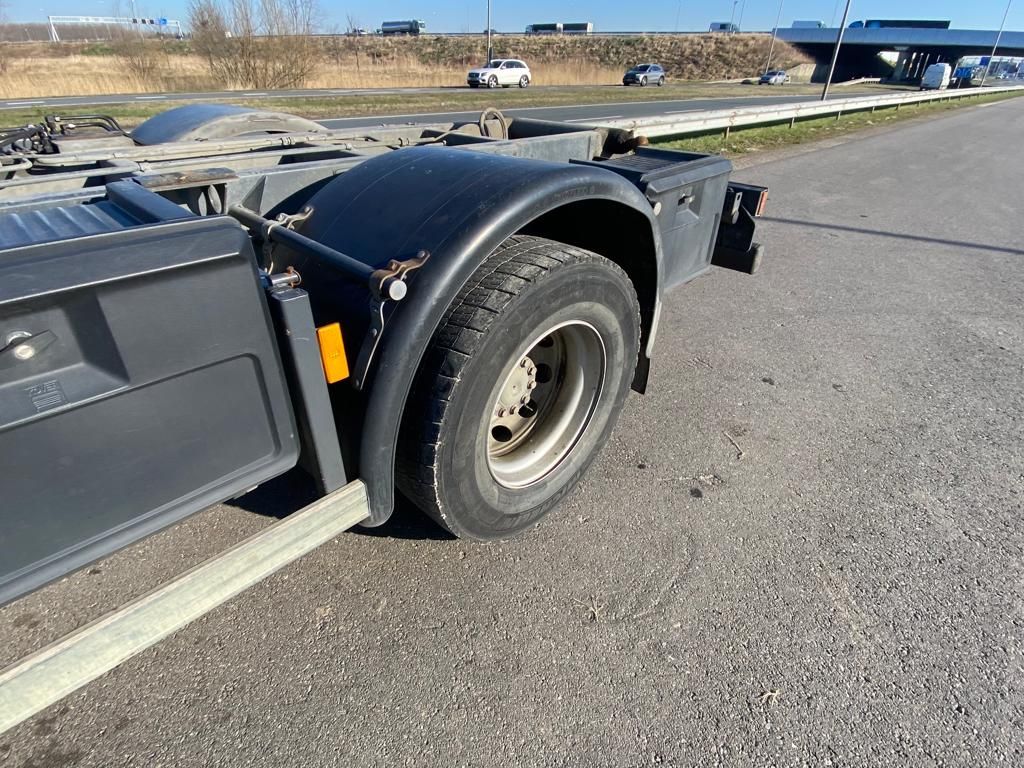 MercedesBenz AXOR 1829 4x2 chassis cab