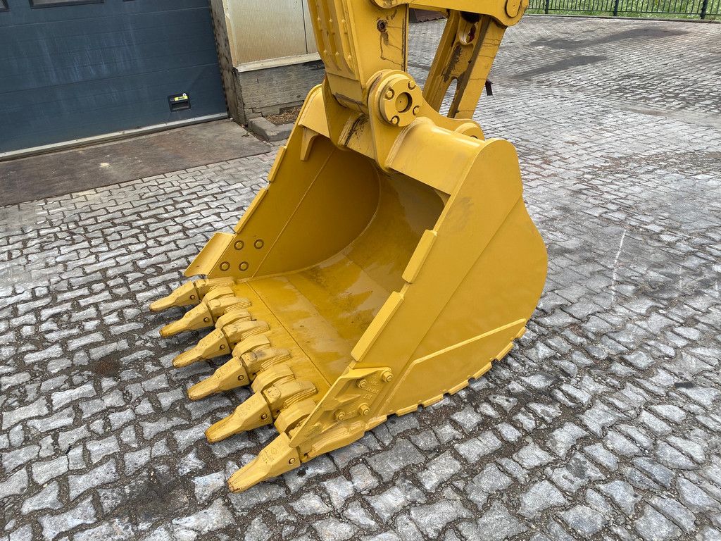 Caterpillar 323D3