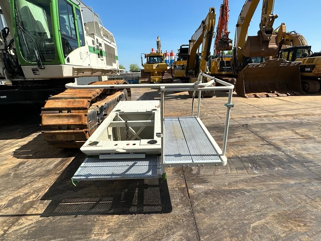 Caterpillar 365CL Material Handling - CE certified / EPA certified