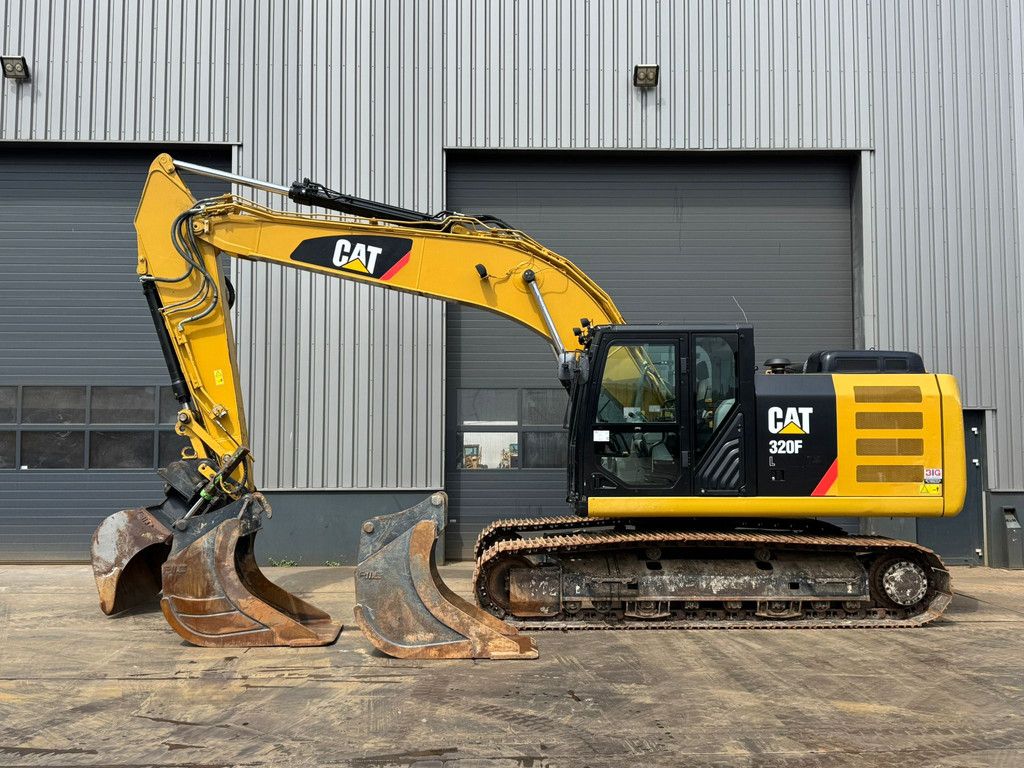 Caterpillar 320FL incl. 3 x Bucket