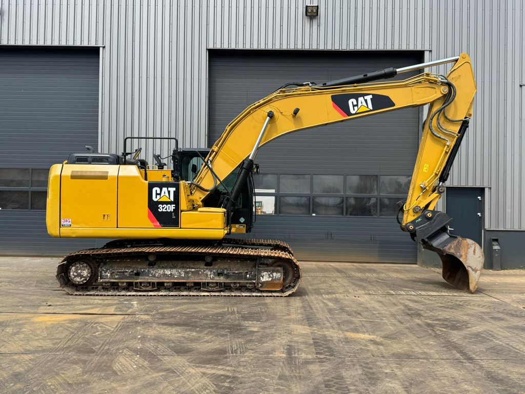 Caterpillar 320FL incl. 3 x Bucket