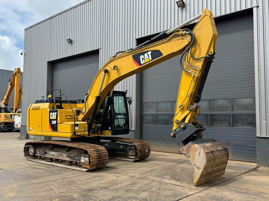 Caterpillar 320FL incl. 3 x Bucket