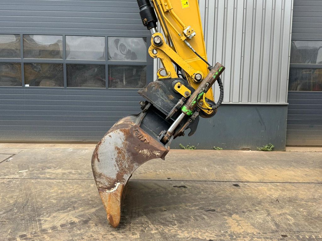 Caterpillar 320FL incl. 3 x Bucket