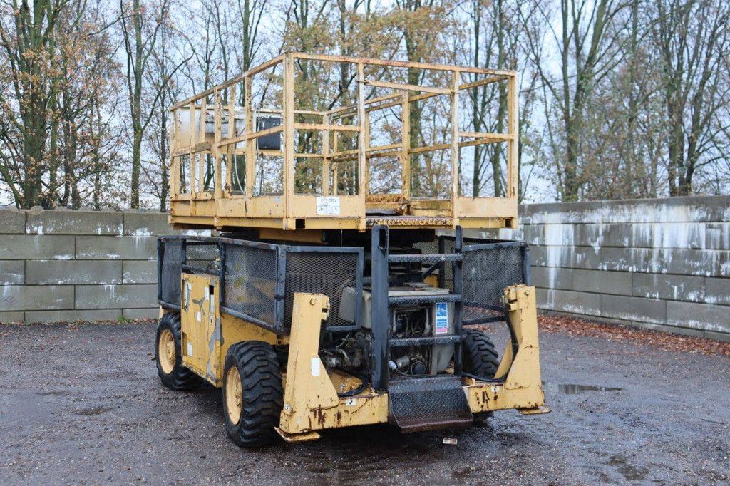 Scissor lift Grove SM4688 XT Diesel 14.2m 2000