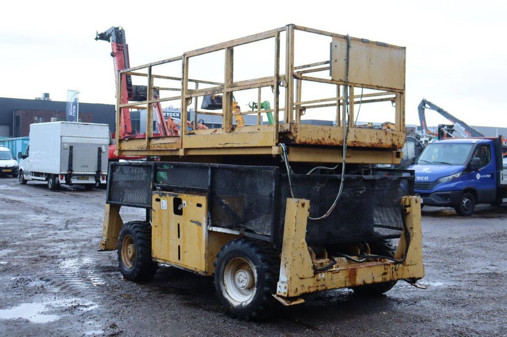 Scissor lift Grove SM4688 XT Diesel 14.2m 2000