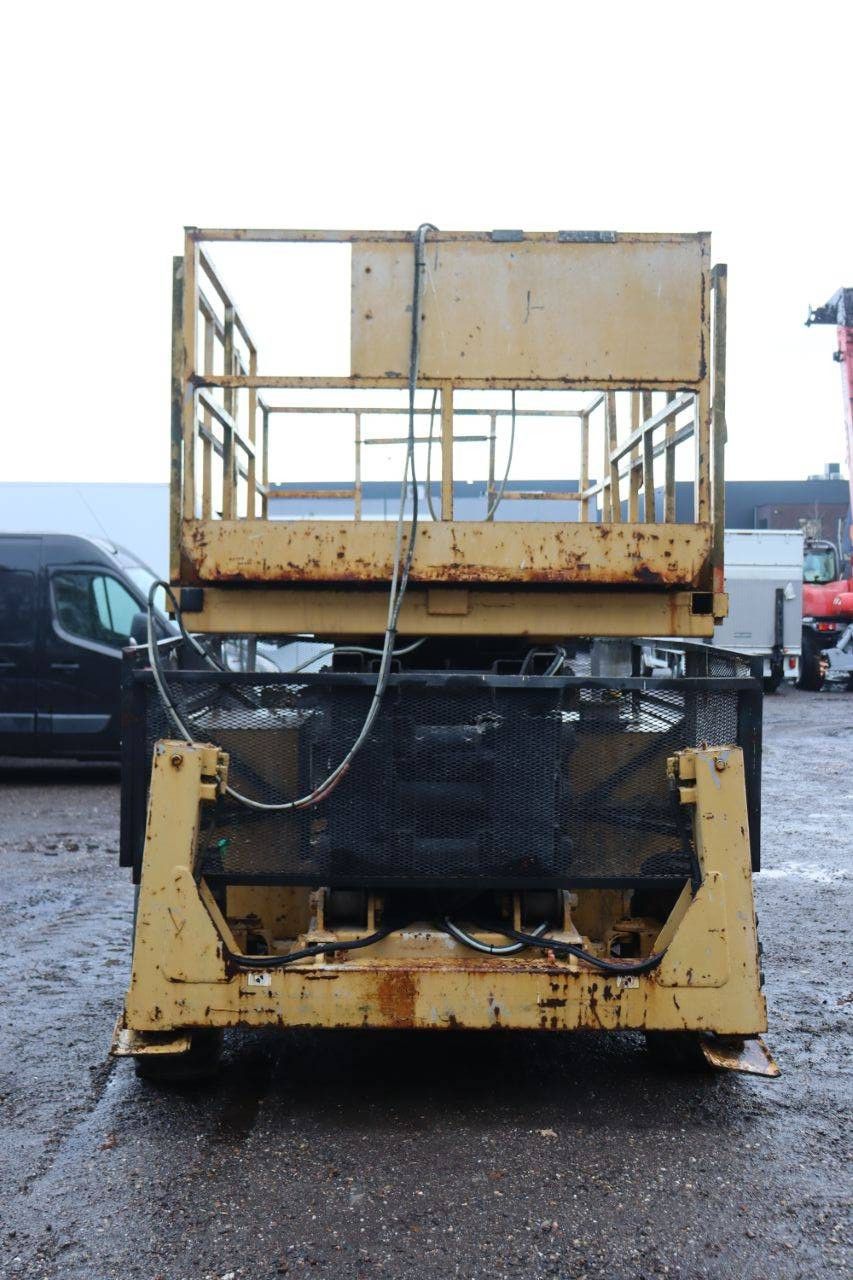 Scissor lift Grove SM4688 XT Diesel 14.2m 2000