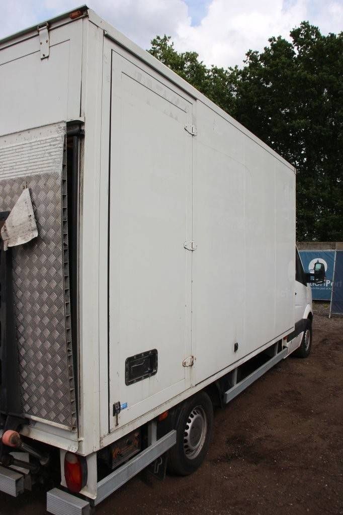 Box truck Volkswagen Crafter Diesel 2009
