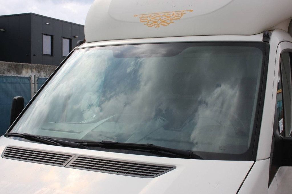 Box truck Volkswagen Crafter Diesel 2009