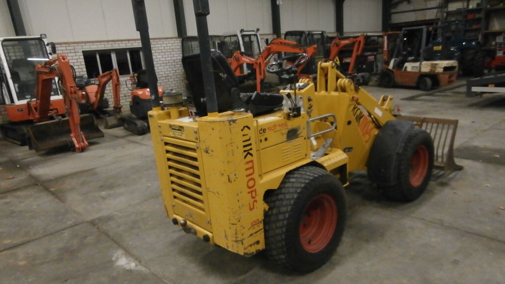 Knikmops 130 BJ 2012 met puinbak € 13.900,00