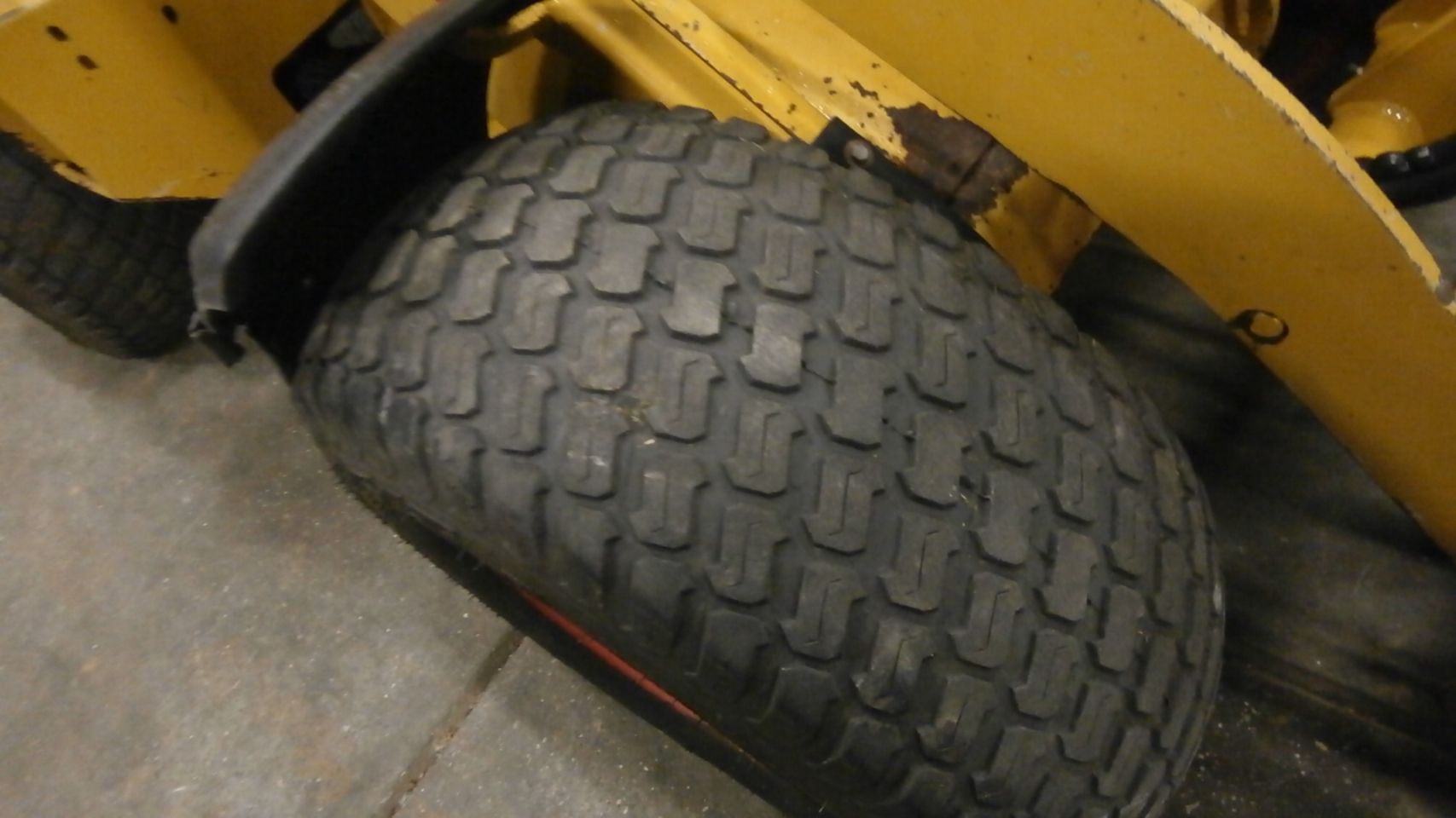 Knikmops 130 BJ 2012 met puinbak € 13.900,00