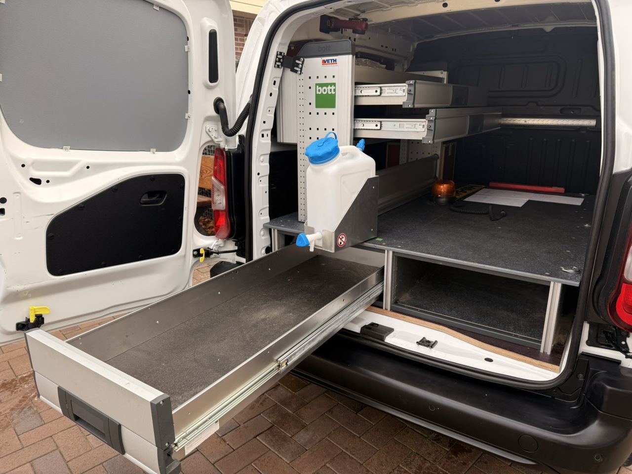 Toyota Proace city met Bott bedrijfswagen inrichting