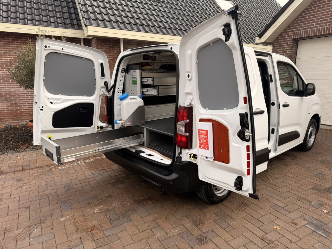 Toyota Proace city met Bott bedrijfswagen inrichting