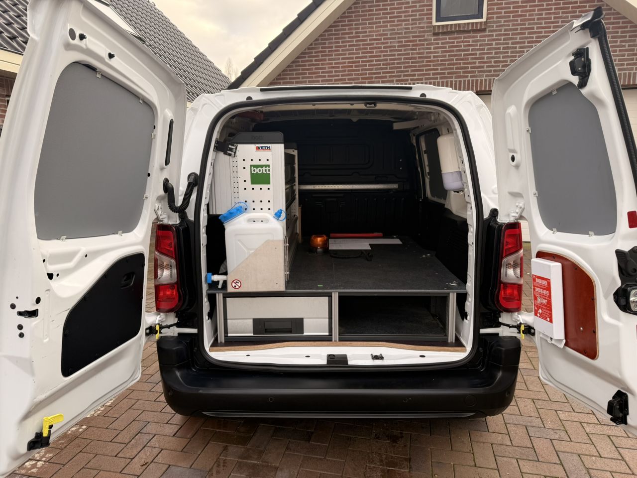 Toyota Proace city met Bott bedrijfswagen inrichting