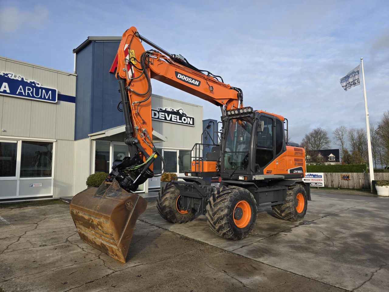 Doosan DX160W-5