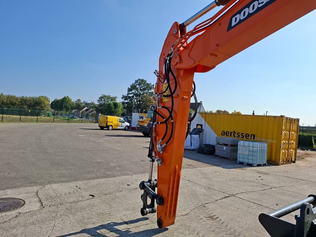 Doosan DX160W-7