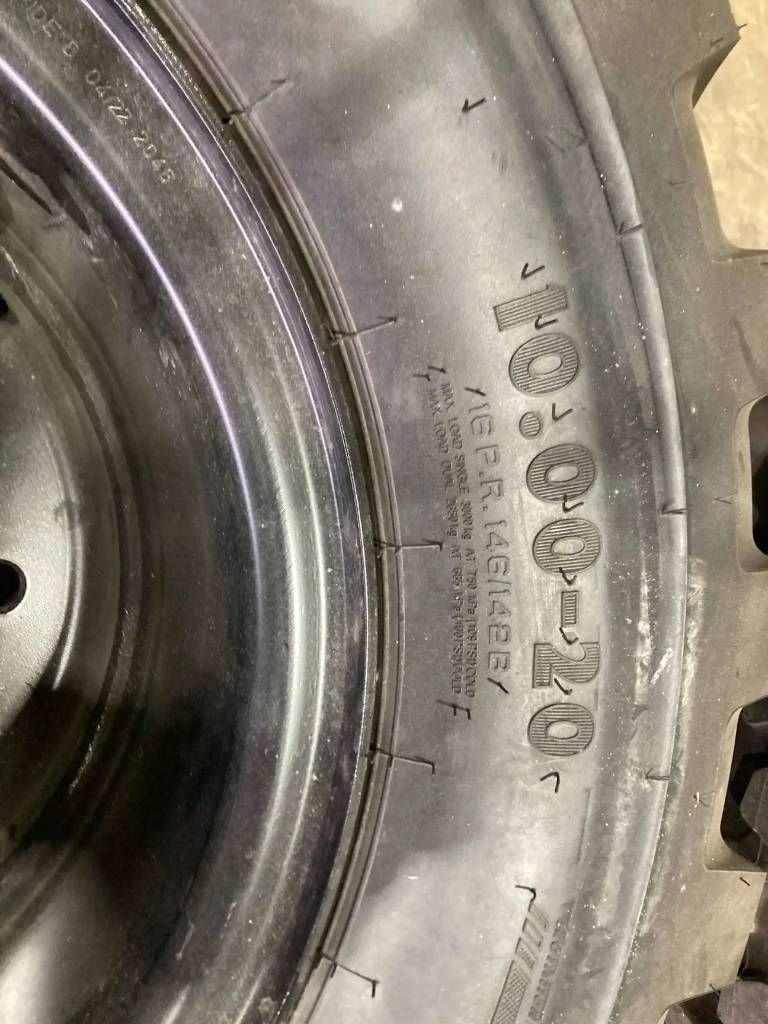 Apollo 1000 x 20 Set / 10.00 x 20: 4x2 Tyres