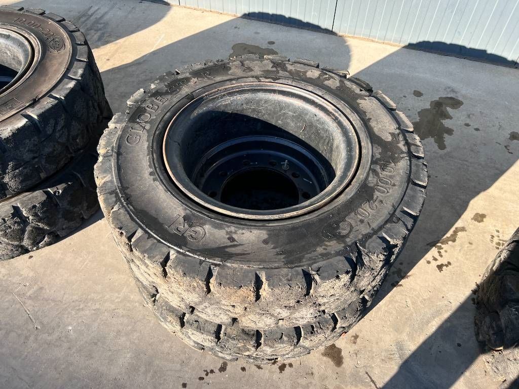 Globe Star 10.00 x 20 / 1000 x 20 Solid Tires / Vol Rubb