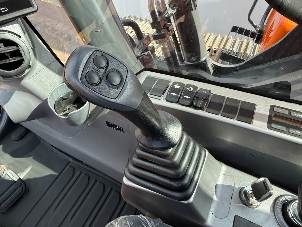 Doosan Develon DX205 *2025 Model* - Unused / Hammer Lines