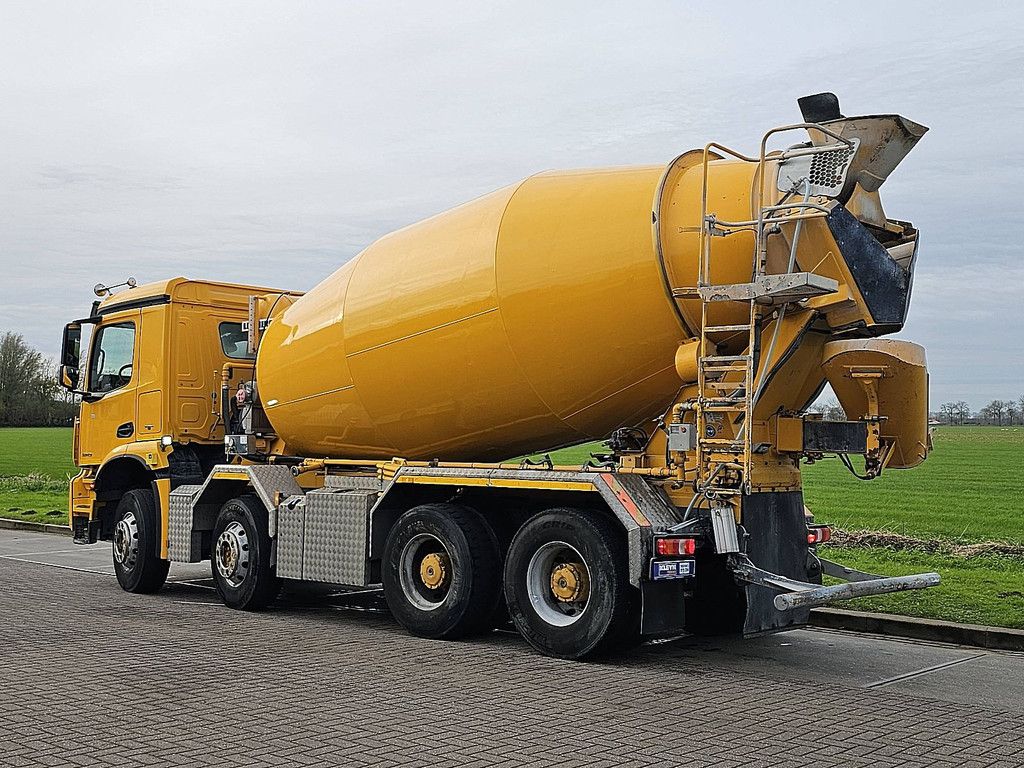 MERCEDES-BENZ AROCS 3243