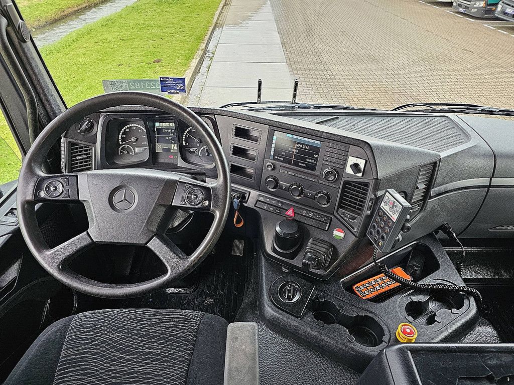 MERCEDES-BENZ AROCS 3243