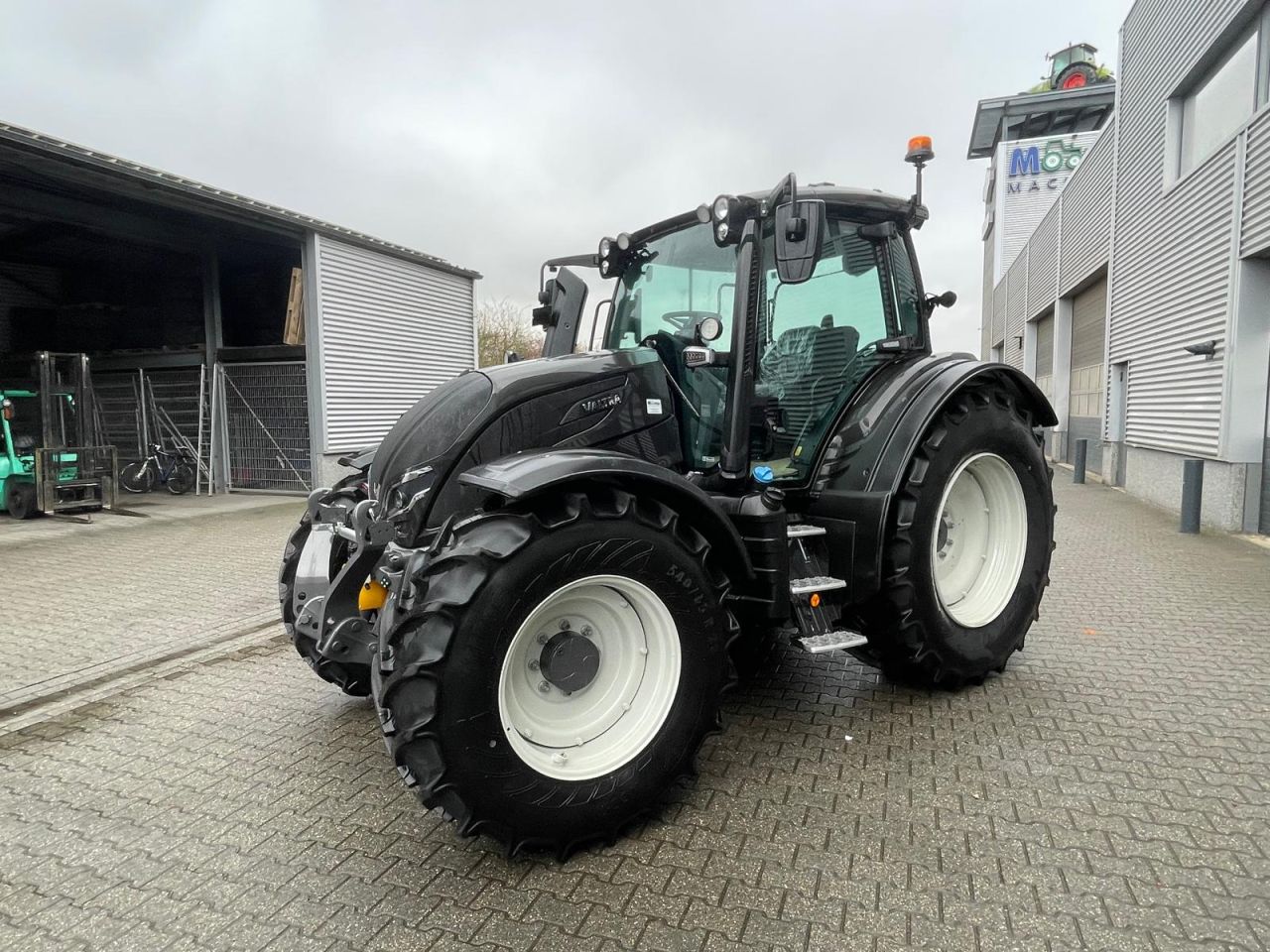 Valtra N175 Direct tractor