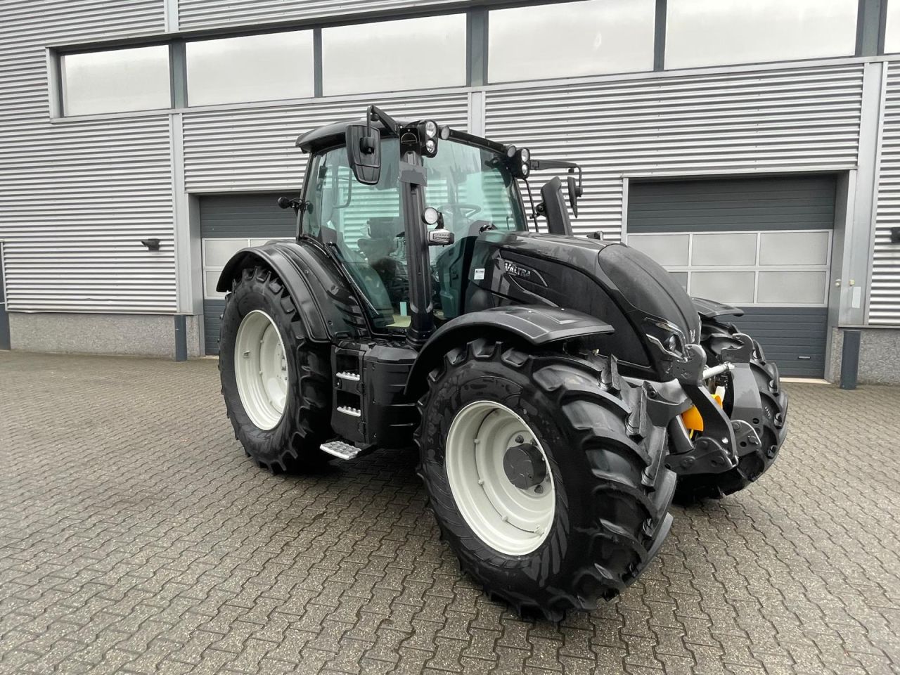Valtra N175 Direct tractor