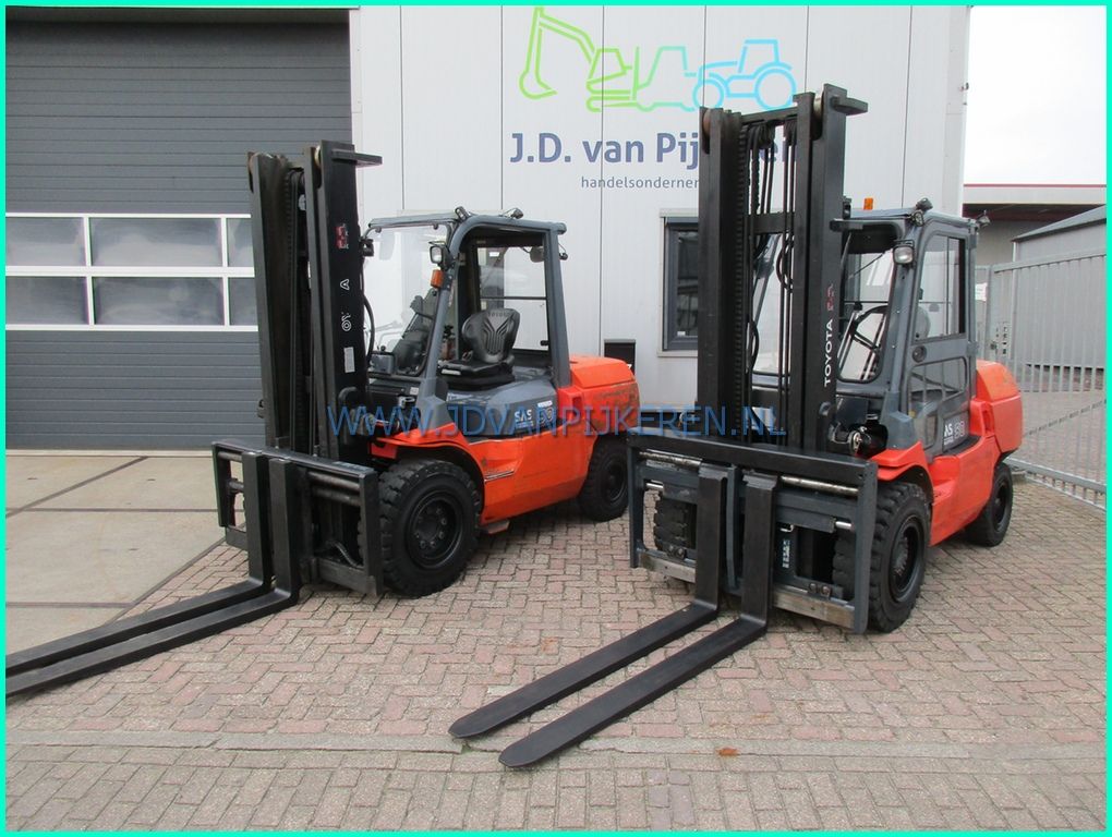 2x Toyota 42-7FDA50 diesel sideshift+forkpositioner