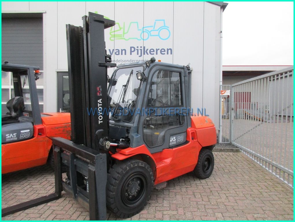 2x Toyota 42-7FDA50 diesel sideshift+forkpositioner