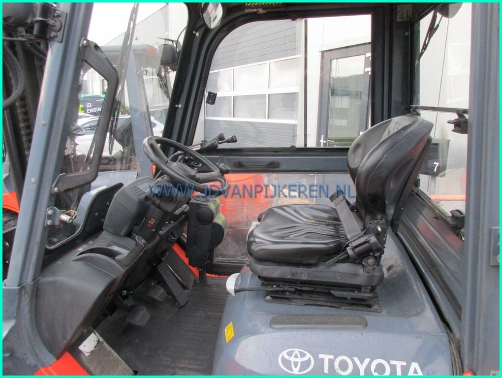 2x Toyota 42-7FDA50 diesel sideshift+forkpositioner