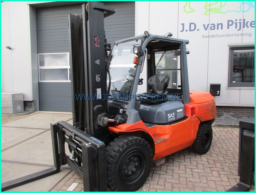 2x Toyota 42-7FDA50 diesel sideshift+forkpositioner