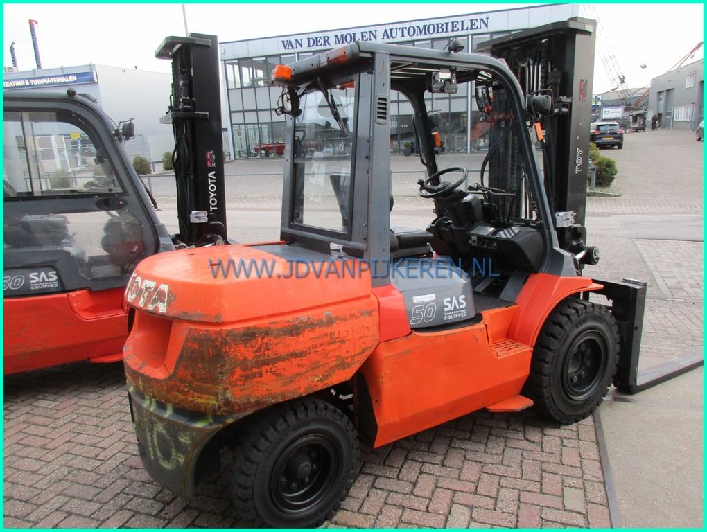 2x Toyota 42-7FDA50 diesel sideshift+forkpositioner