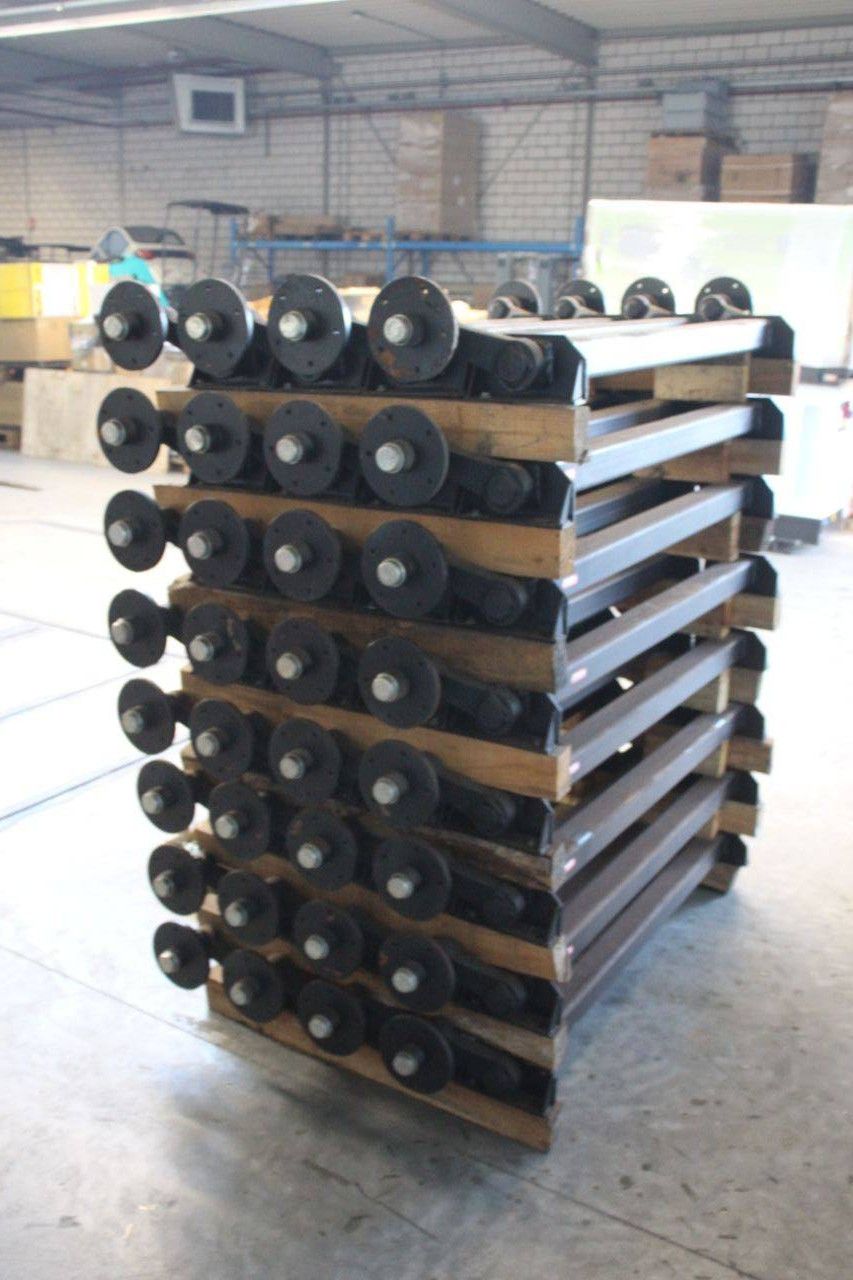 Lot of Wheel Axles Knott 32x with lot of hexagon bolts New