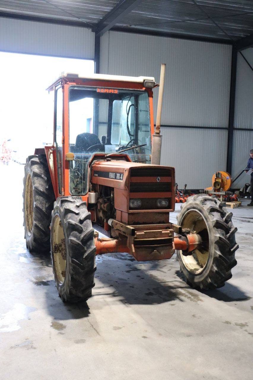 Tractor Renault 781-4 Diesel 1979