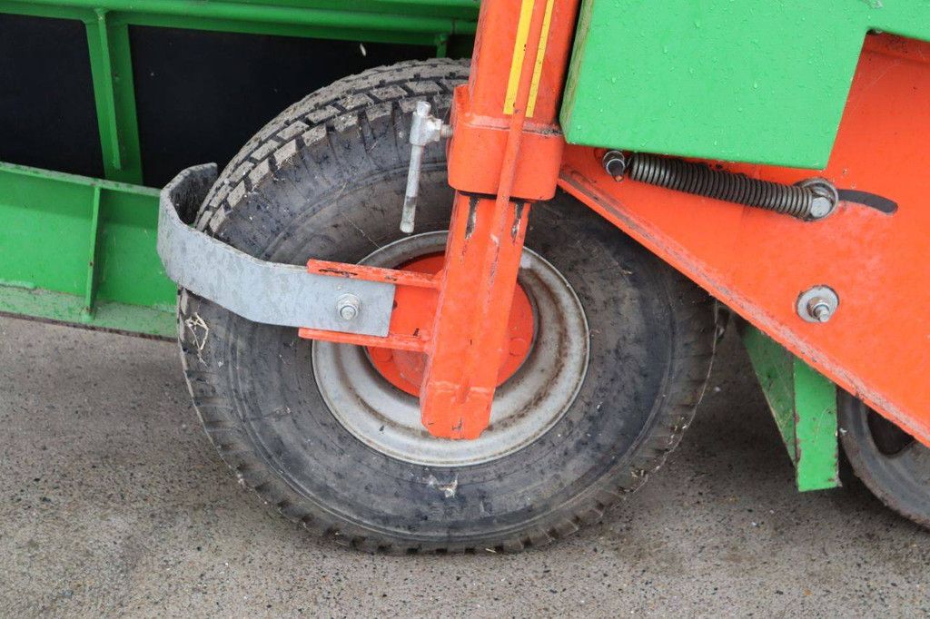 Onion harvester Holaras UR135HZ 2013