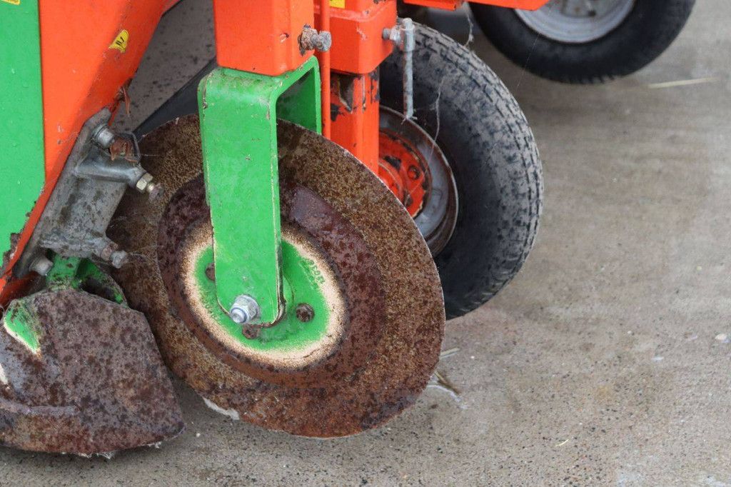 Onion harvester Holaras UR135HZ 2013