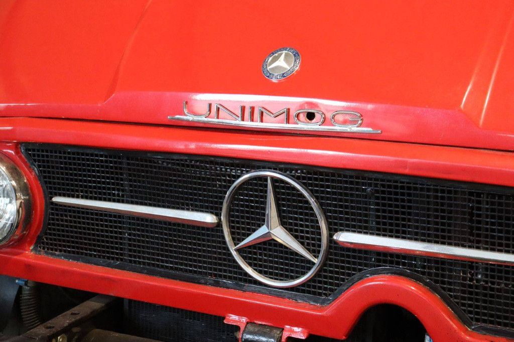 Mercedes-Benz Unimog 406 Diesel 84hp Truck