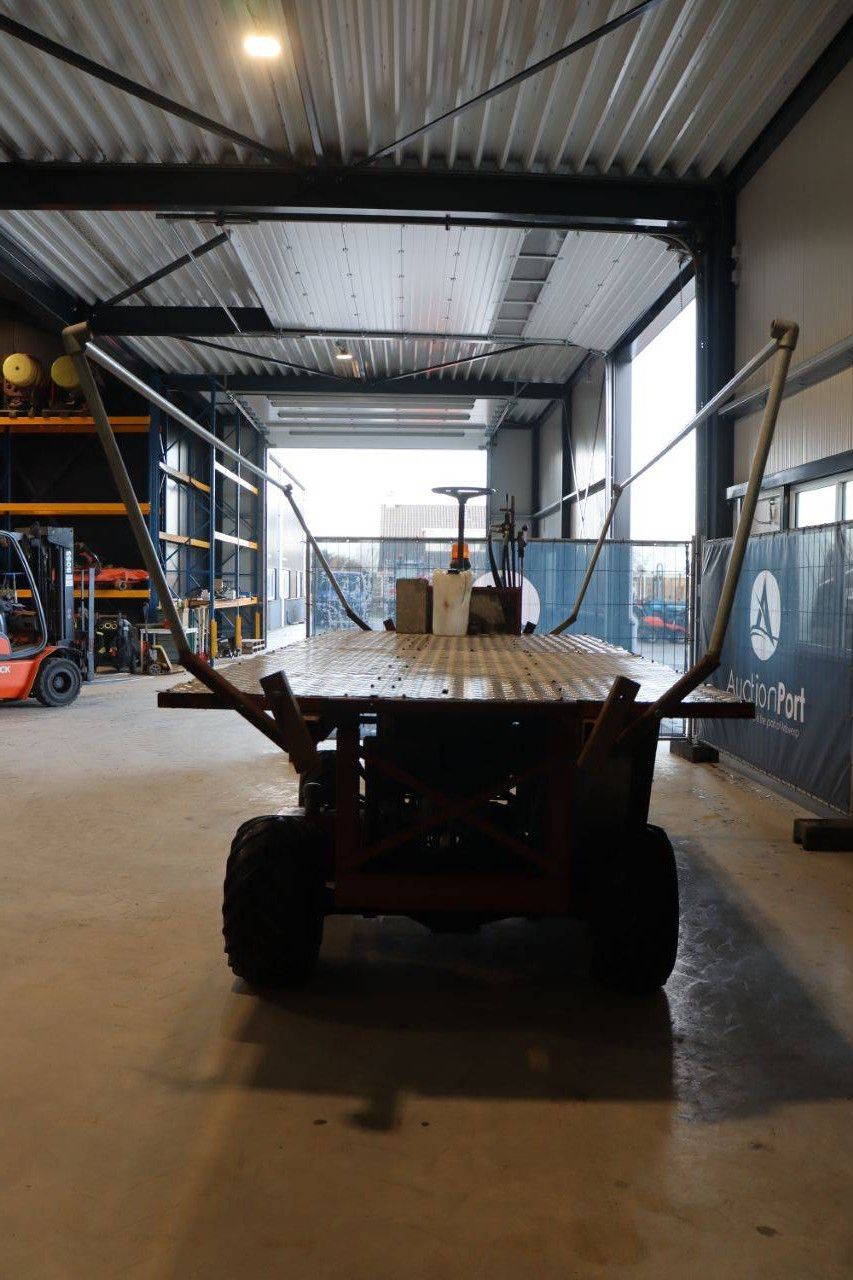 Selbstbau-Arbeitsbühne für Geländewagen