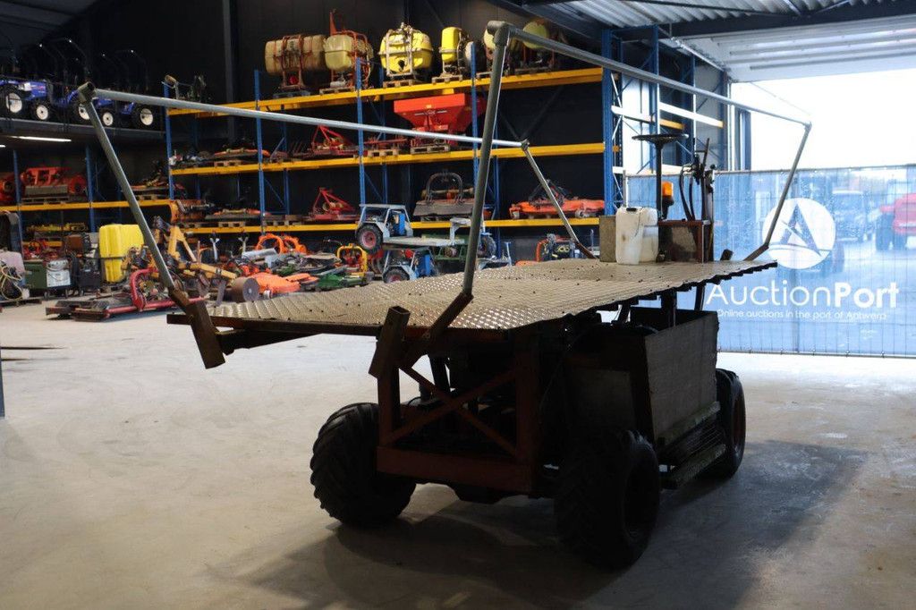 Selbstbau-Arbeitsbühne für Geländewagen