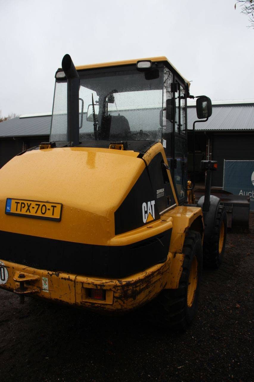 Wheel loader Caterpillar 908 Diesel 61kW 2001