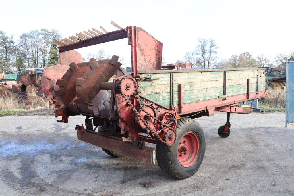 Agricultural trailer