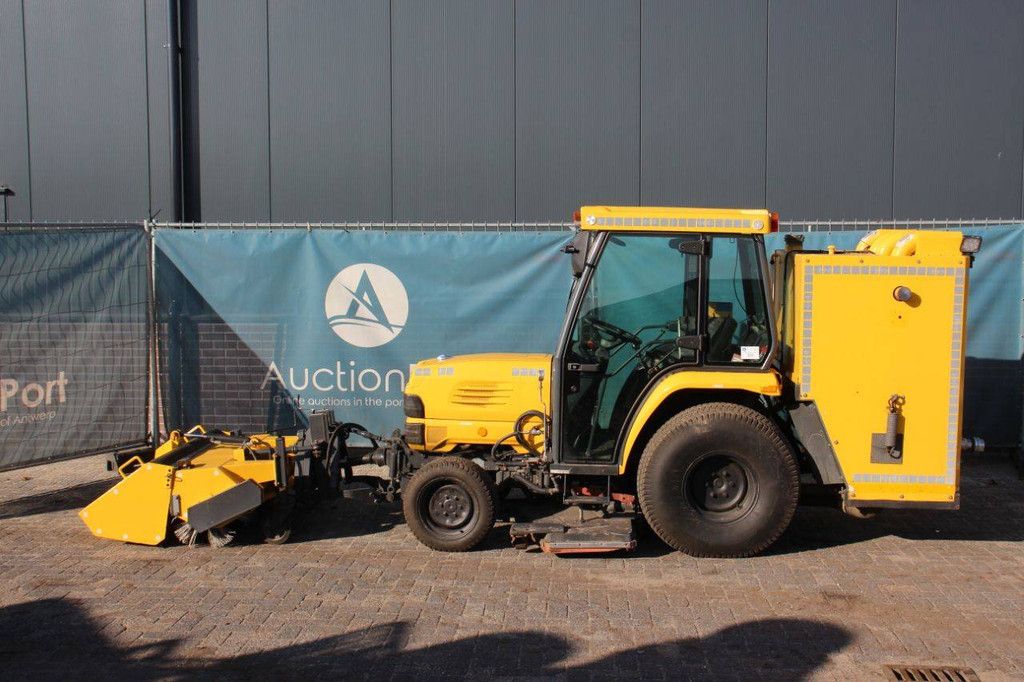 Kleintraktor Kubota STV40 Diesel, Baujahr 2006, mit Kehrbürste