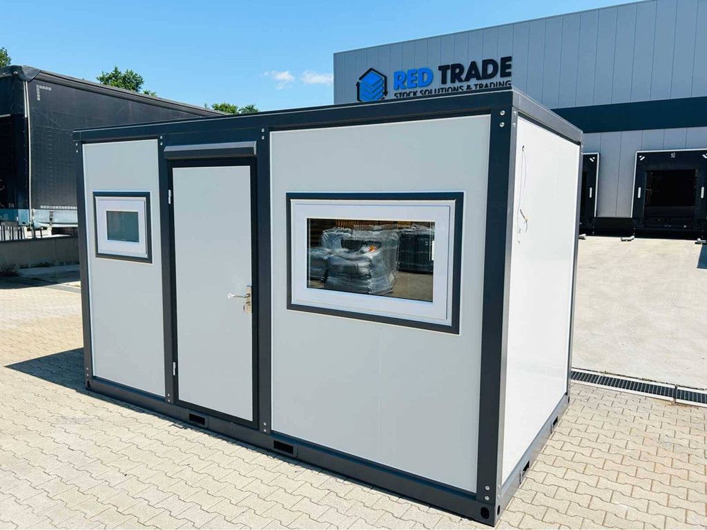 Mobile living unit with bathroom 2025