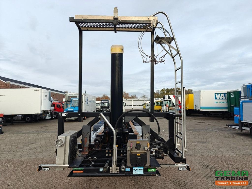 LAG O-3-CC 3 Axles MB - 30FT Tipping Chassis - Rotary Feeder - Cooler - 5490KG