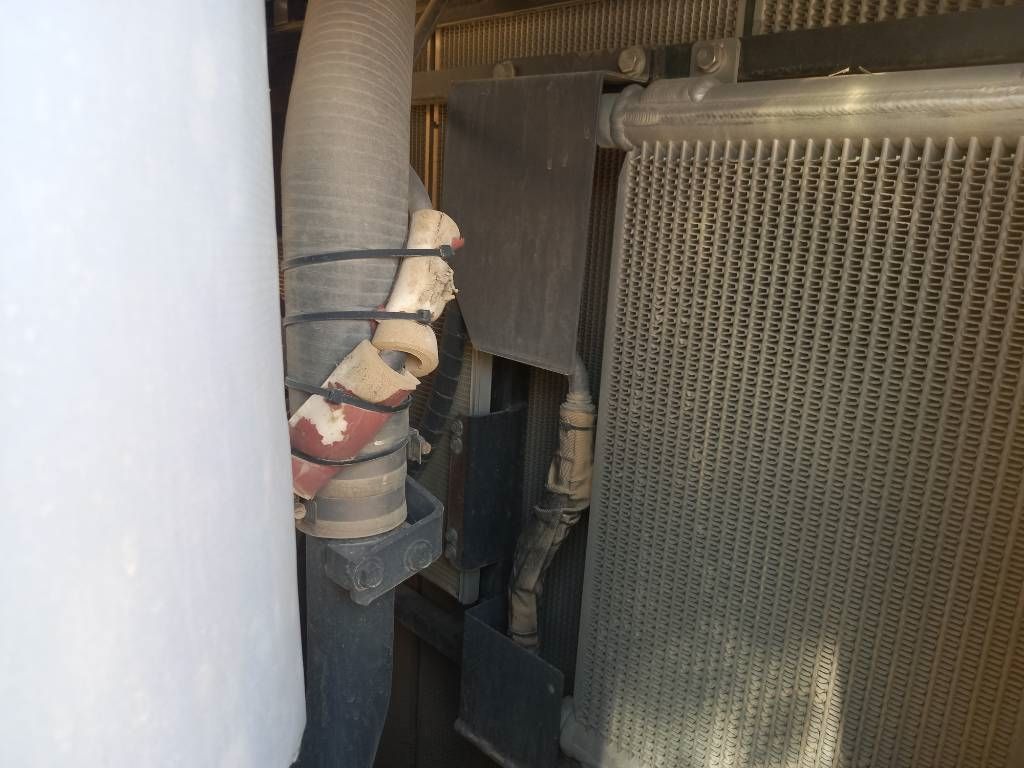 Komatsu D155A-6R (4 pcs available in Abu Dhabi)